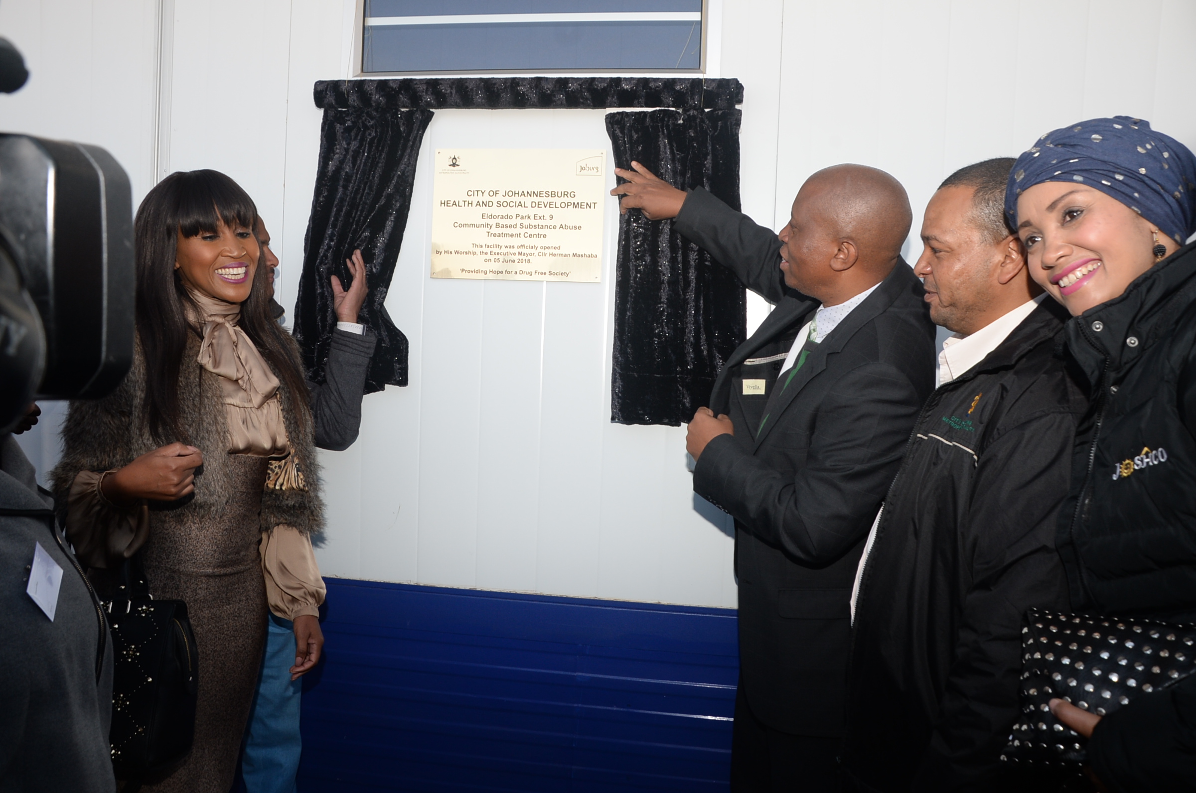 Unveiling of plaque.JPG